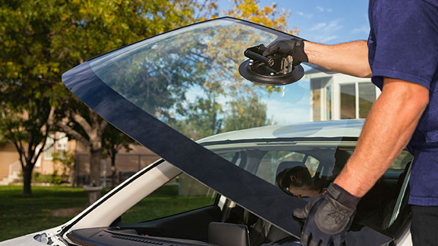 Process of windshield installation - AIS Windshield Experts